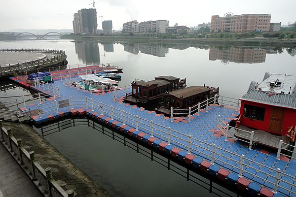 廣州中航水上設(shè)施建造有限公司 浮筒碼頭 游艇碼頭 水上浮筒